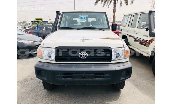 Dieundeu Imported Toyota Land Cruiser White Auto in Import - Dubai in Dakar Dieundeu Imported Toyota Land Cruiser White Auto in Import - Dubai in Dakar