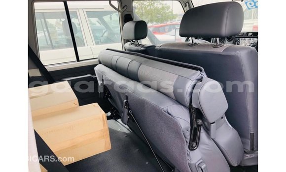 Dieundeu Imported Toyota Land Cruiser White Auto in Import - Dubai in Dakar Dieundeu Imported Toyota Land Cruiser White Auto in Import - Dubai in Dakar