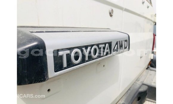 Dieundeu Imported Toyota Land Cruiser White Auto in Import - Dubai in Dakar Dieundeu Imported Toyota Land Cruiser White Auto in Import - Dubai in Dakar