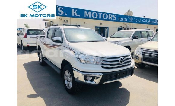 Acheter Import Voiture Toyota Hilux Blanc à Import - Dubai, Dakar