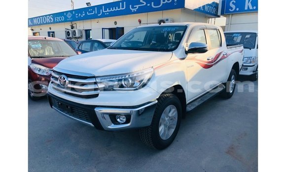 Acheter Import Voiture Toyota Hilux Blanc à Import - Dubai, Dakar Acheter Import Voiture Toyota Hilux Blanc à Import - Dubai, Dakar