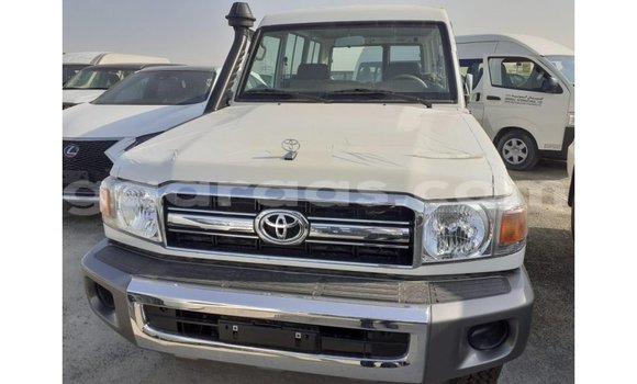 Acheter Import Voiture Toyota Land Cruiser Blanc à Import - Dubai, Dakar