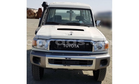 Dieundeu Imported Toyota Land Cruiser White Auto in Import - Dubai in Dakar