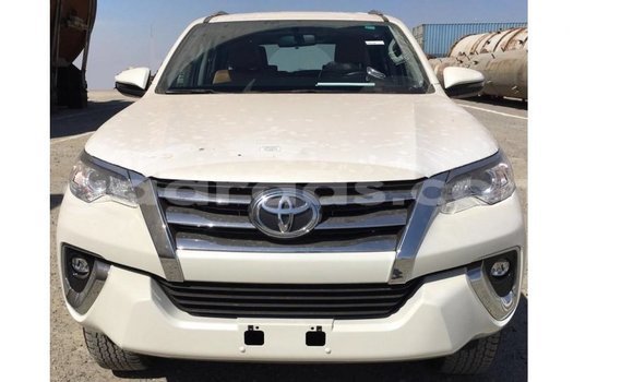 Acheter Import Voiture Toyota Fortuner Blanc à Import - Dubai, Dakar Acheter Import Voiture Toyota Fortuner Blanc à Import - Dubai, Dakar