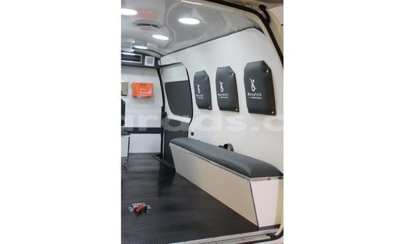 Dieundeu Imported Toyota Hiace White Auto in Import - Dubai in Dakar Dieundeu Imported Toyota Hiace White Auto in Import - Dubai in Dakar