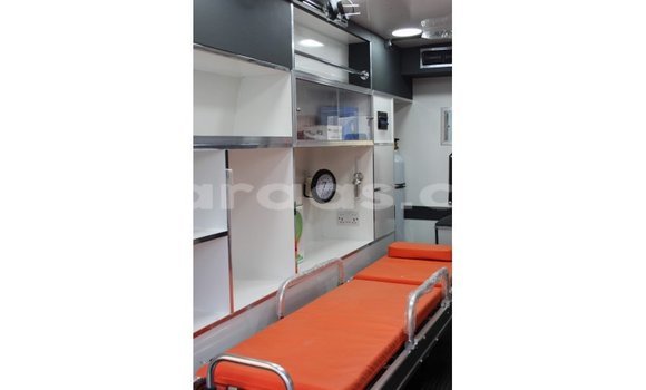 Dieundeu Imported Toyota Hiace White Auto in Import - Dubai in Dakar Dieundeu Imported Toyota Hiace White Auto in Import - Dubai in Dakar