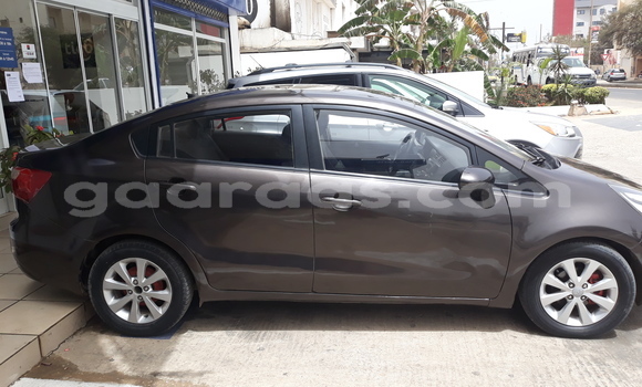Acheter Occasion Voiture Kia Carens Noir à Dakar au Dakar Acheter Occasion Voiture Kia Carens Noir à Dakar au Dakar