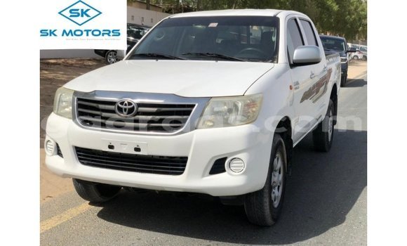 Dieundeu Imported Toyota Hilux White Auto in Import - Dubai in Dakar