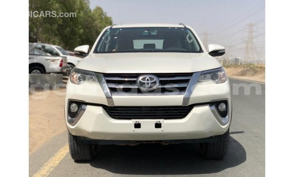 Acheter Import Voiture Toyota Fortuner Blanc à Import - Dubai, Dakar Acheter Import Voiture Toyota Fortuner Blanc à Import - Dubai, Dakar