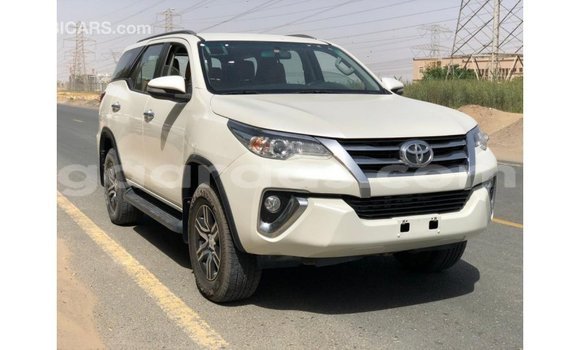 Acheter Import Voiture Toyota Fortuner Blanc à Import - Dubai, Dakar Acheter Import Voiture Toyota Fortuner Blanc à Import - Dubai, Dakar