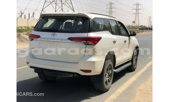 Acheter Import Voiture Toyota Fortuner Blanc à Import - Dubai, Dakar Acheter Import Voiture Toyota Fortuner Blanc à Import - Dubai, Dakar