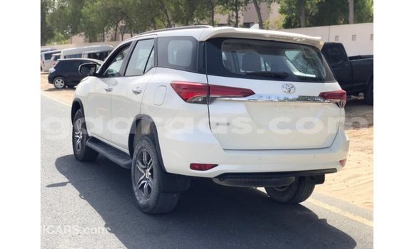 Acheter Import Voiture Toyota Fortuner Blanc à Import - Dubai, Dakar Acheter Import Voiture Toyota Fortuner Blanc à Import - Dubai, Dakar