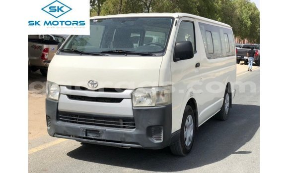 Acheter Import Voiture Toyota Hiace Blanc à Import - Dubai, Dakar