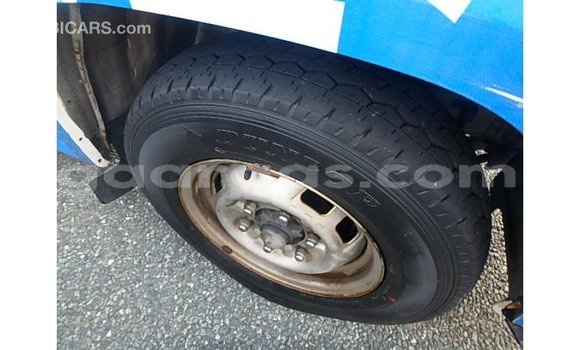 Acheter Import Voiture Nissan Caravan Blanc à Import - Dubai, Dakar Acheter Import Voiture Nissan Caravan Blanc à Import - Dubai, Dakar