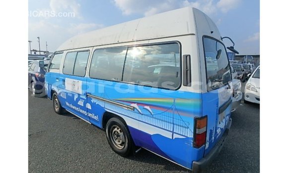 Acheter Import Voiture Nissan Caravan Blanc à Import - Dubai, Dakar Acheter Import Voiture Nissan Caravan Blanc à Import - Dubai, Dakar