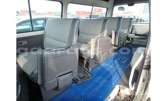 Acheter Import Voiture Nissan Caravan Blanc à Import - Dubai, Dakar Acheter Import Voiture Nissan Caravan Blanc à Import - Dubai, Dakar