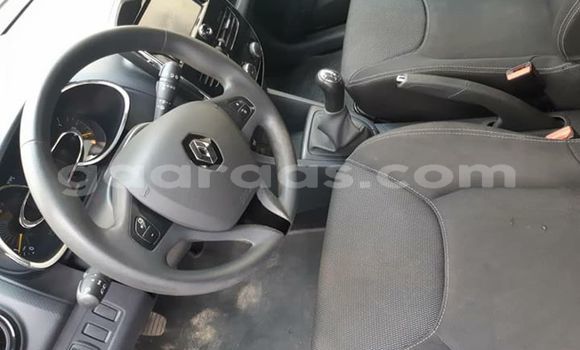 Acheter Occasion Voiture Renault Clio Blanc à Dakar, Dakar Acheter Occasion Voiture Renault Clio Blanc à Dakar, Dakar